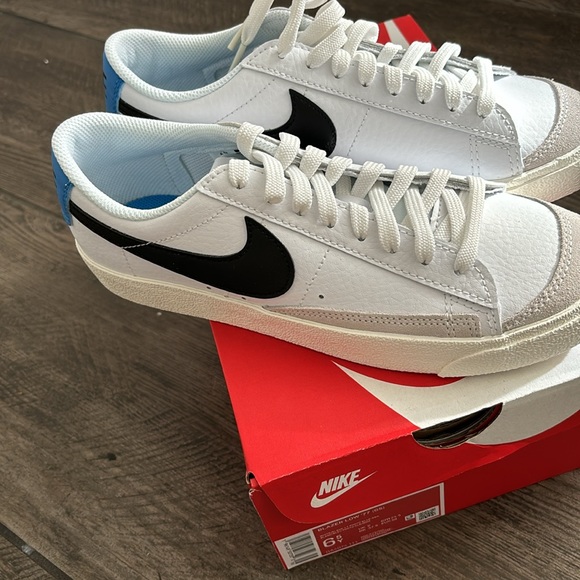 NWT Nike Low Top Blazer 77 - Picture 3 of 6